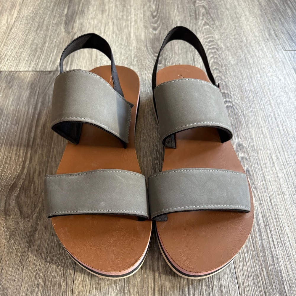 Chooka Gray and Black Foam Sandals with Textured Grip Size 9